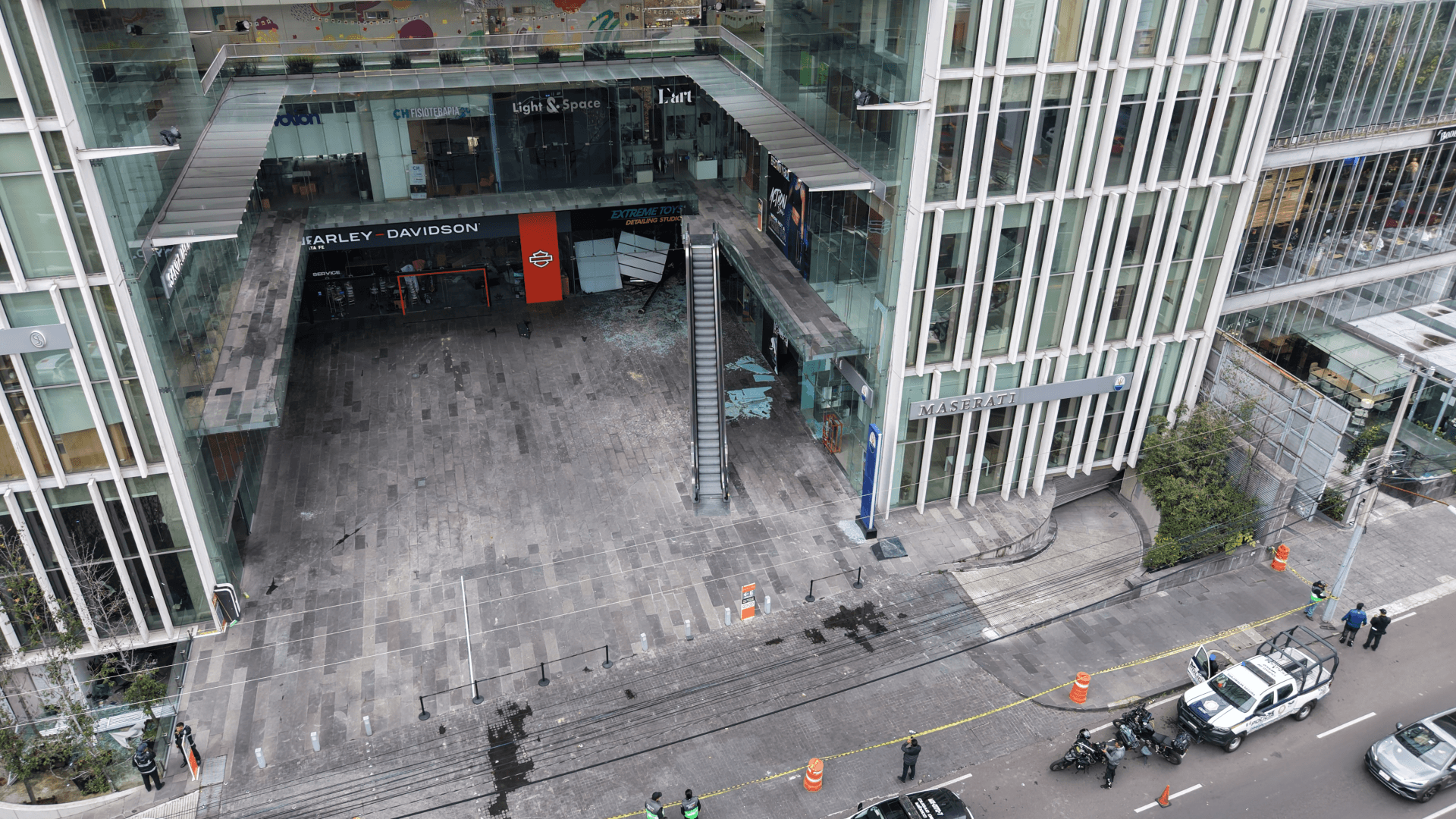 Desgajamiento de talud atrás de centro comercial en Santa Fe