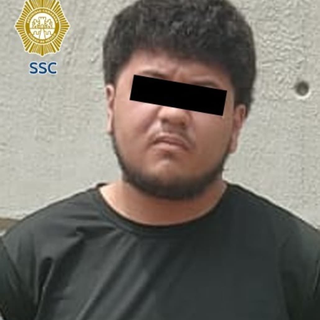 El sospechoso fue detenido con miles de pesos en inmediaciones del Zócalo de CDMX