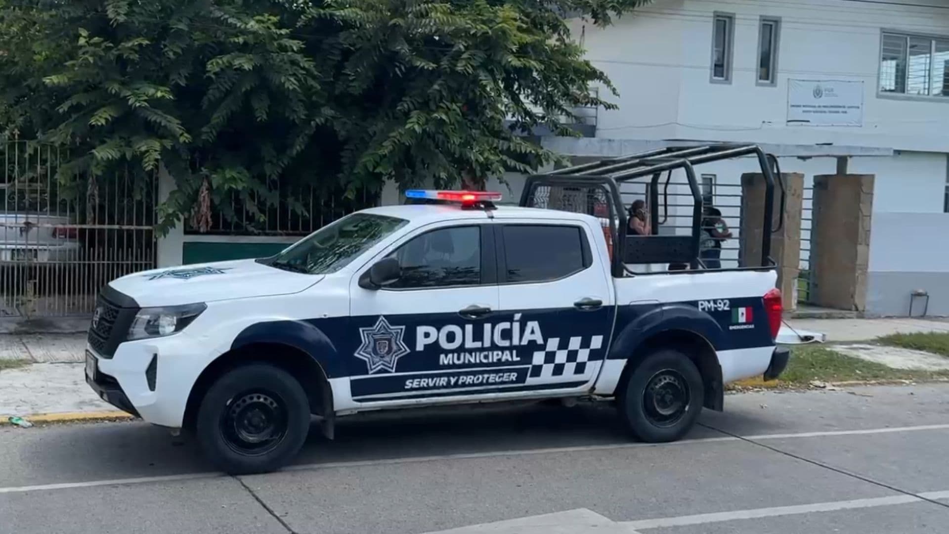 Autoridades Aseguran Droga, Dinero y un Auto en Tuxpan; Se Reportan Dos Personas Detenidas