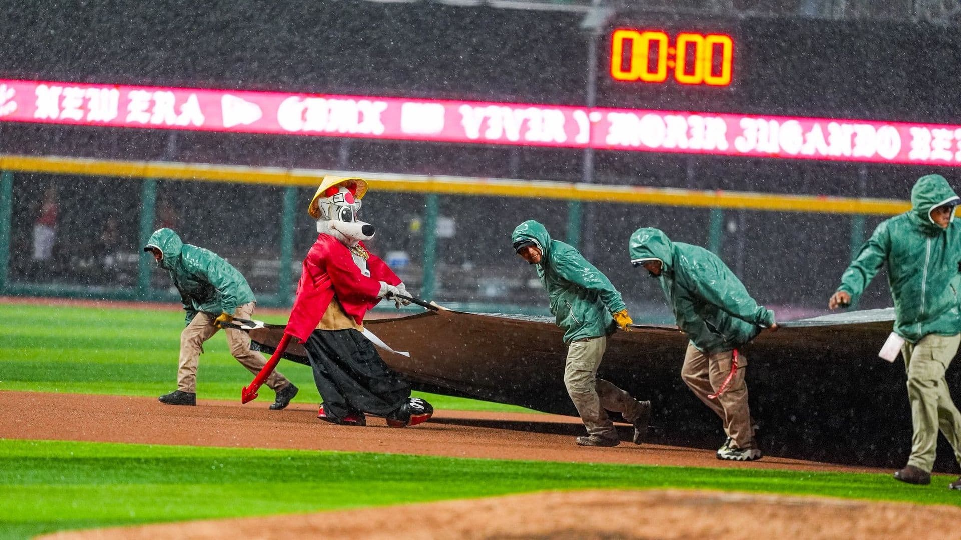 Suspenden Partido de los Diablos Rojos en la CDMX por Tormenta