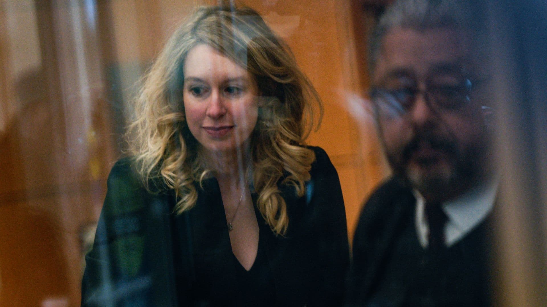 documental-secreto-elizabeth-holmes-a24-you-can-see-everything-estreno-2026