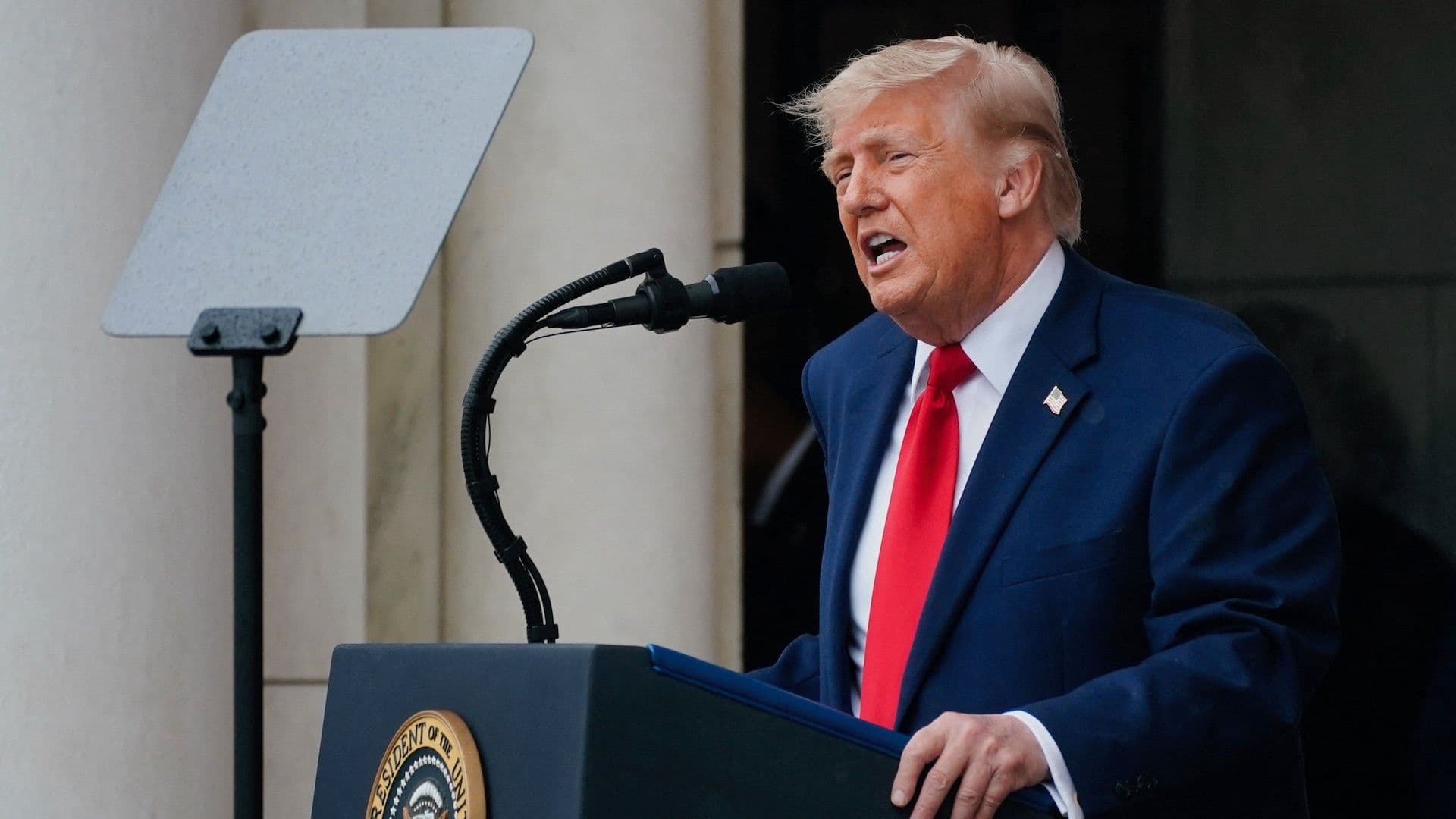Trump Ataca Objetivos al Sur de Irán Pese a Cese al Fuego