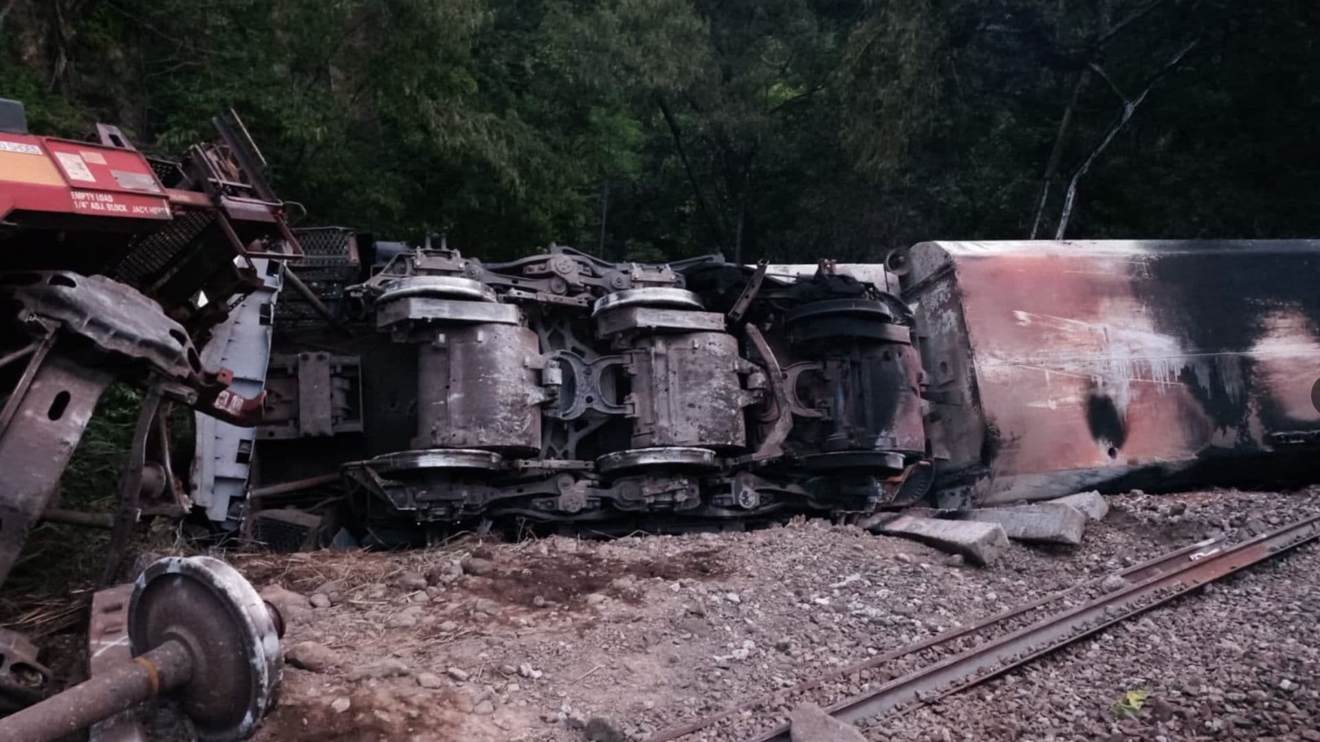 Tren se descarrila y deja saldo de dos elementos fallecidos.