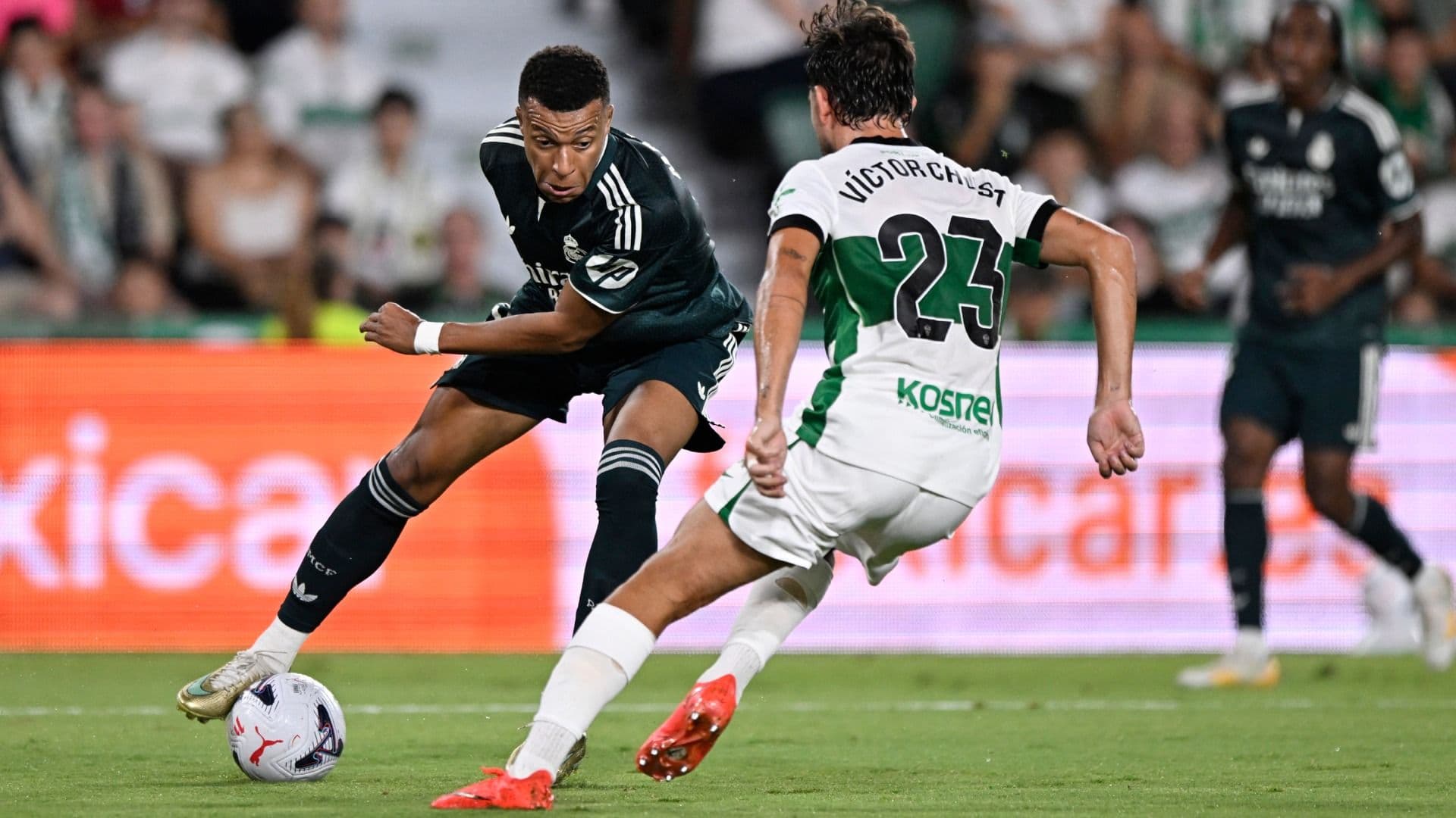 El astro francés Kylian Mbappé encabezó el ataque del Real Madrid ante el Elche
