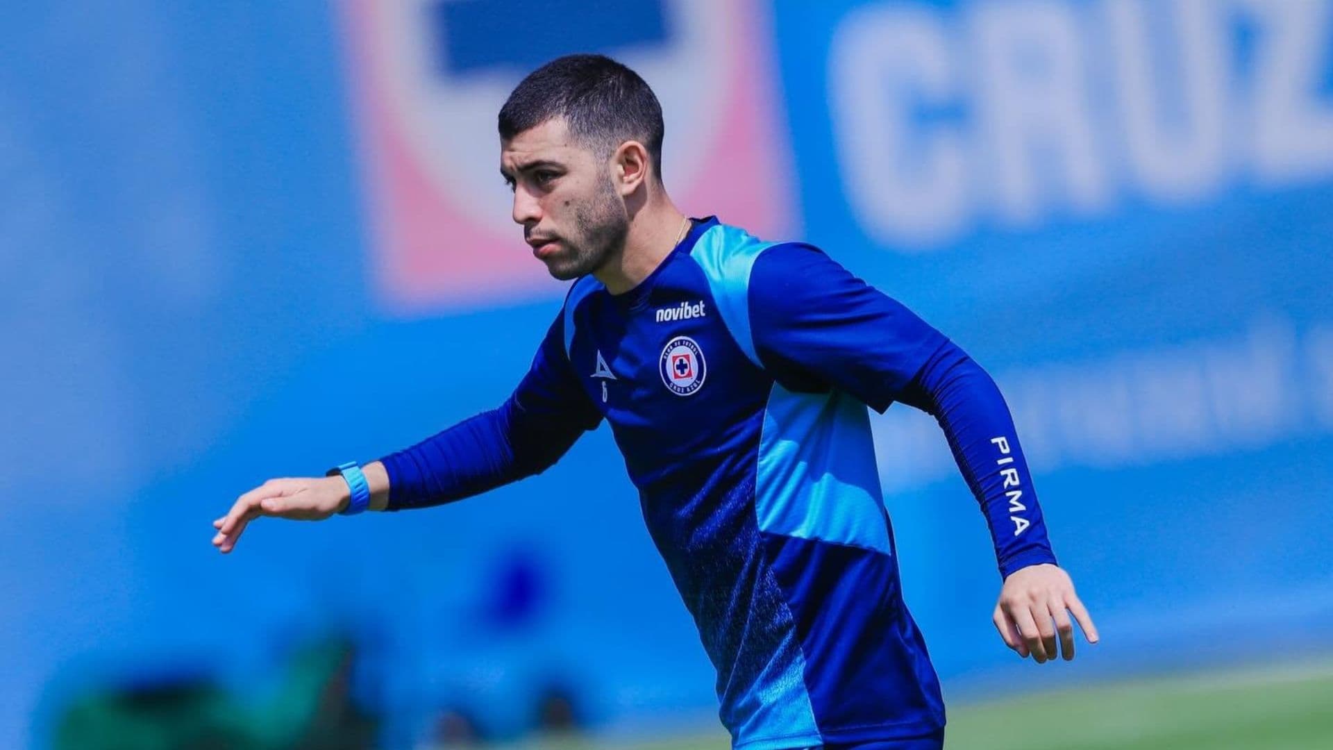 Erik Lira Se Reportó con Cruz Azul luego de Fallido Traspaso al Mónaco