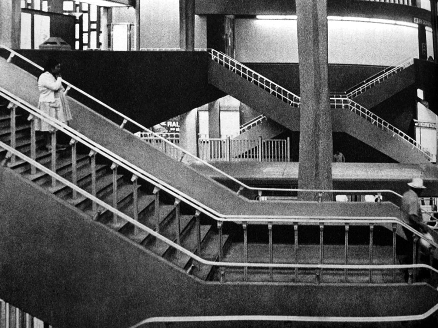 Escaleras antiguas del Metro CDMX