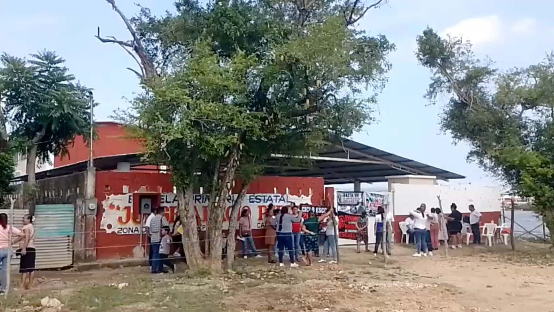 Más de 100 Alumnos Sin Clases en Veracruz; No les Han Entregado el Plantel