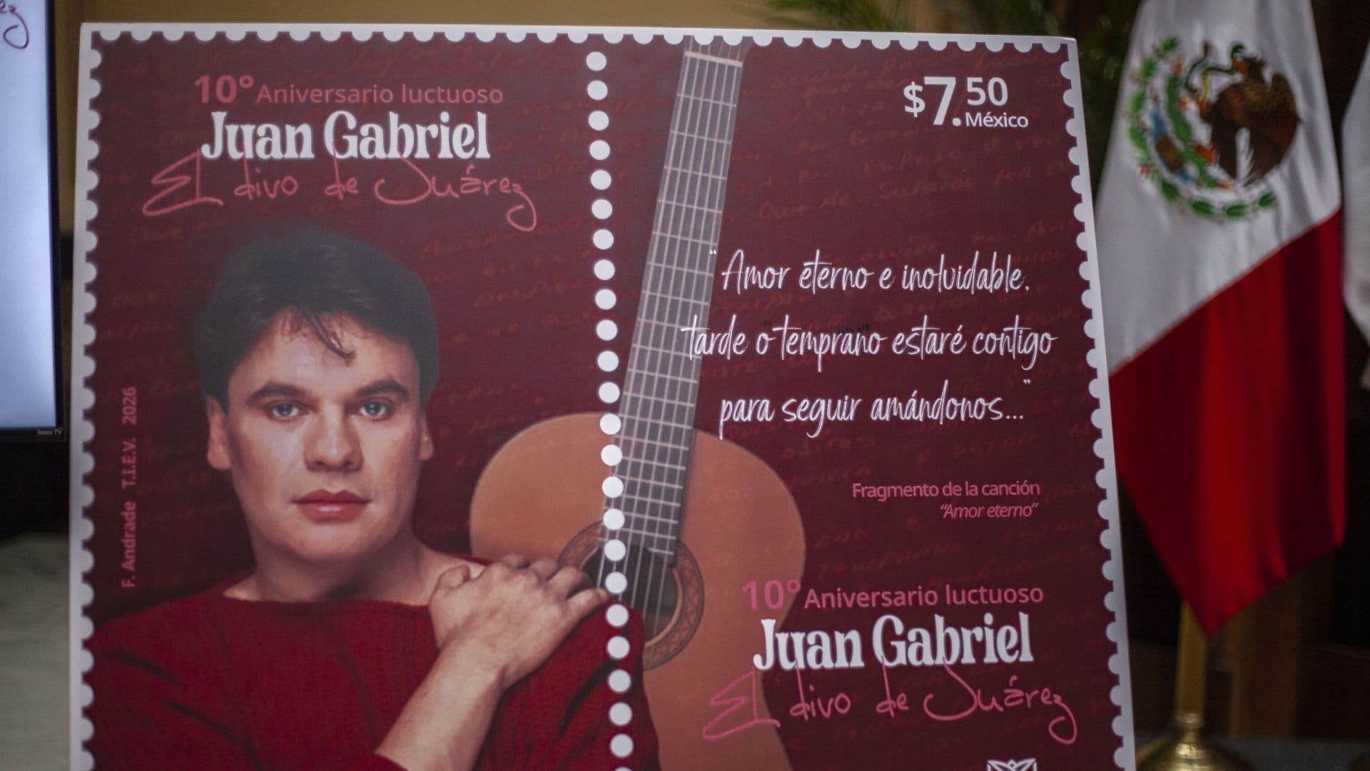 Correos de México Rinde Homenaje a Juan Gabriel con Estampilla: Cuánto Cuesta y Cómo Conseguirla