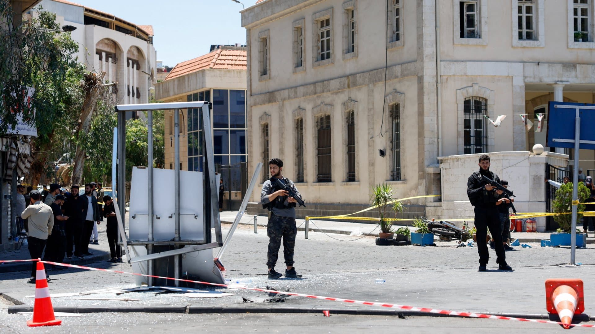 Así Fueron las Explosiones Cerca de Hotel donde se Alojaba Macron, Presidente de Francia