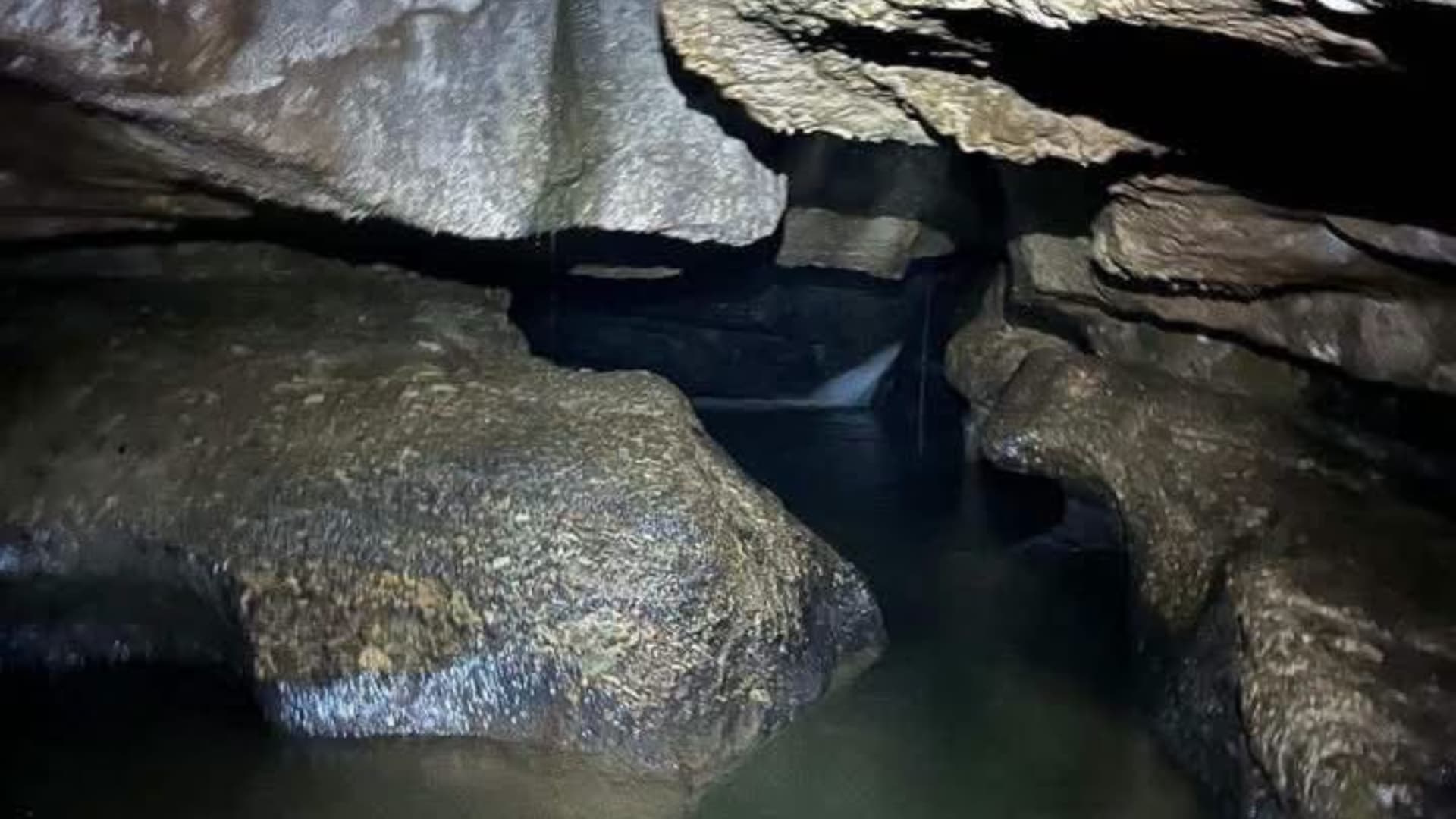 Familia Queda Atrapada en Gruta de Cuetzalan, Puebla: Rescatan a Dos y Buscan a Cuatro