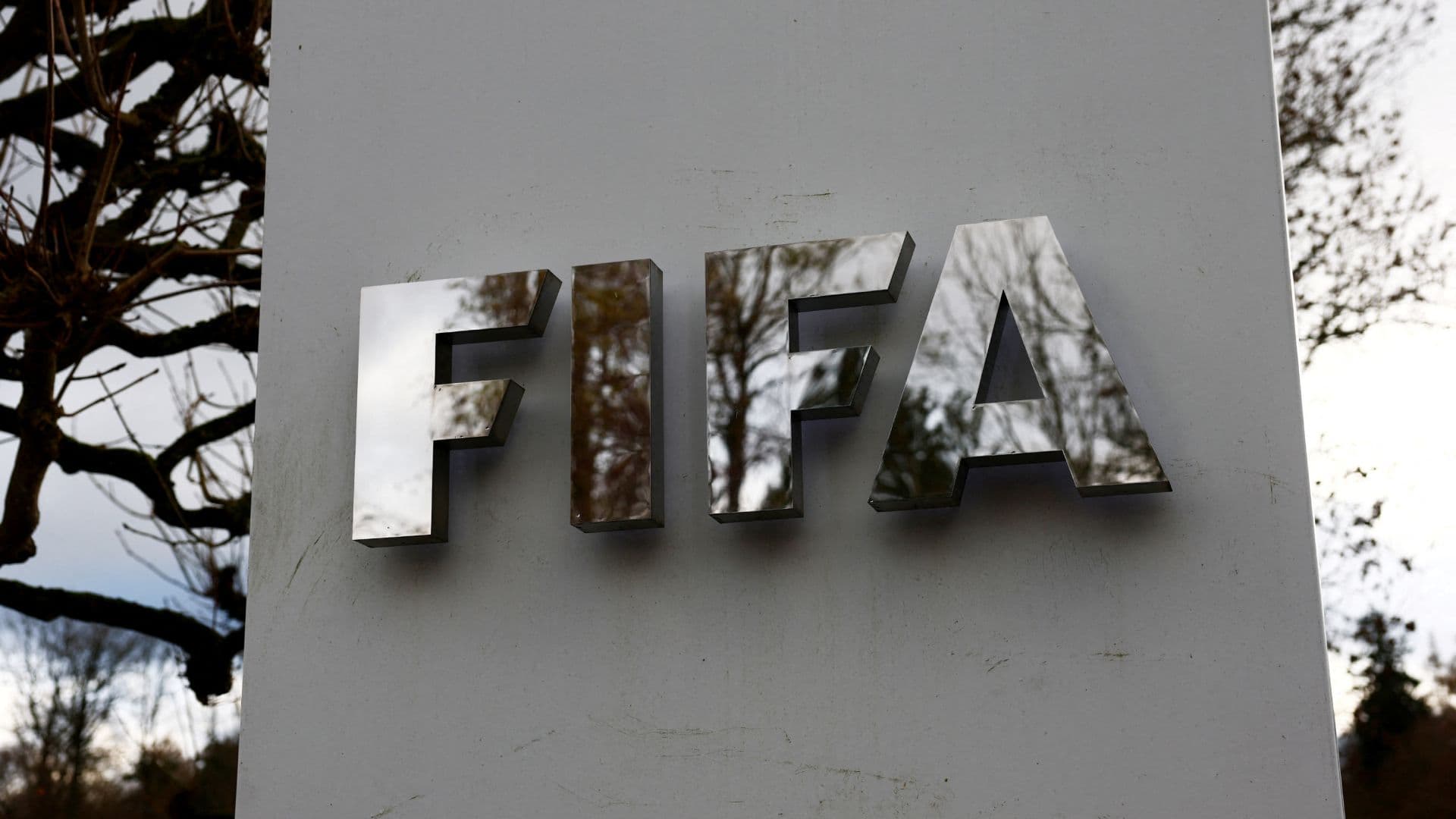 FIFA Contesta a UEFA y CONCACAF: "Nadie Está Vendiendo el Futbol"