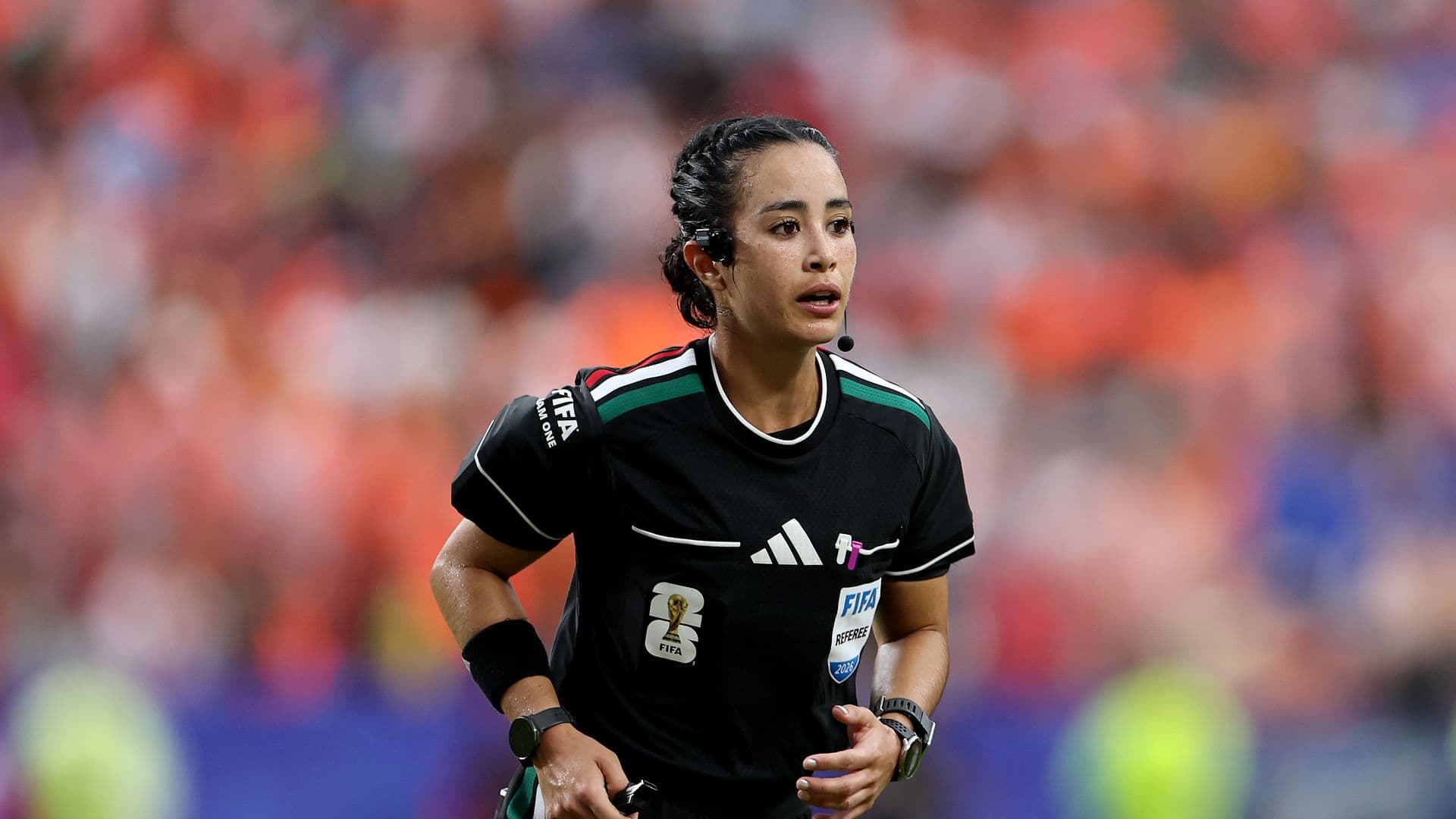 Katia Itzel García, árbitra mexicana, durante el Mundial 2026