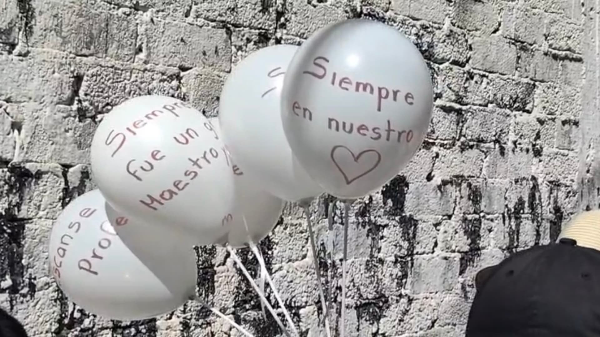 Globos con amor en funeral de Josué Martínez.