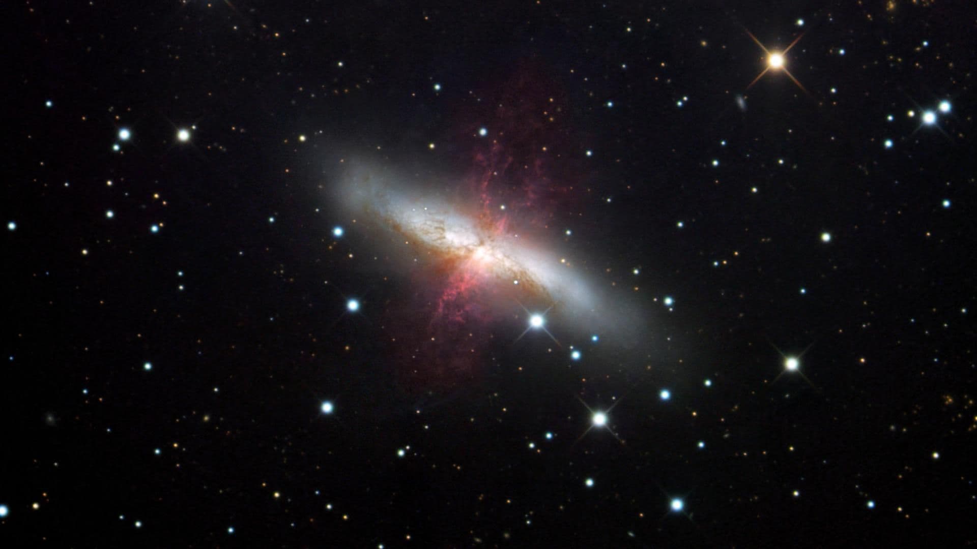 Fotografía de la galaxia Cigarro M82