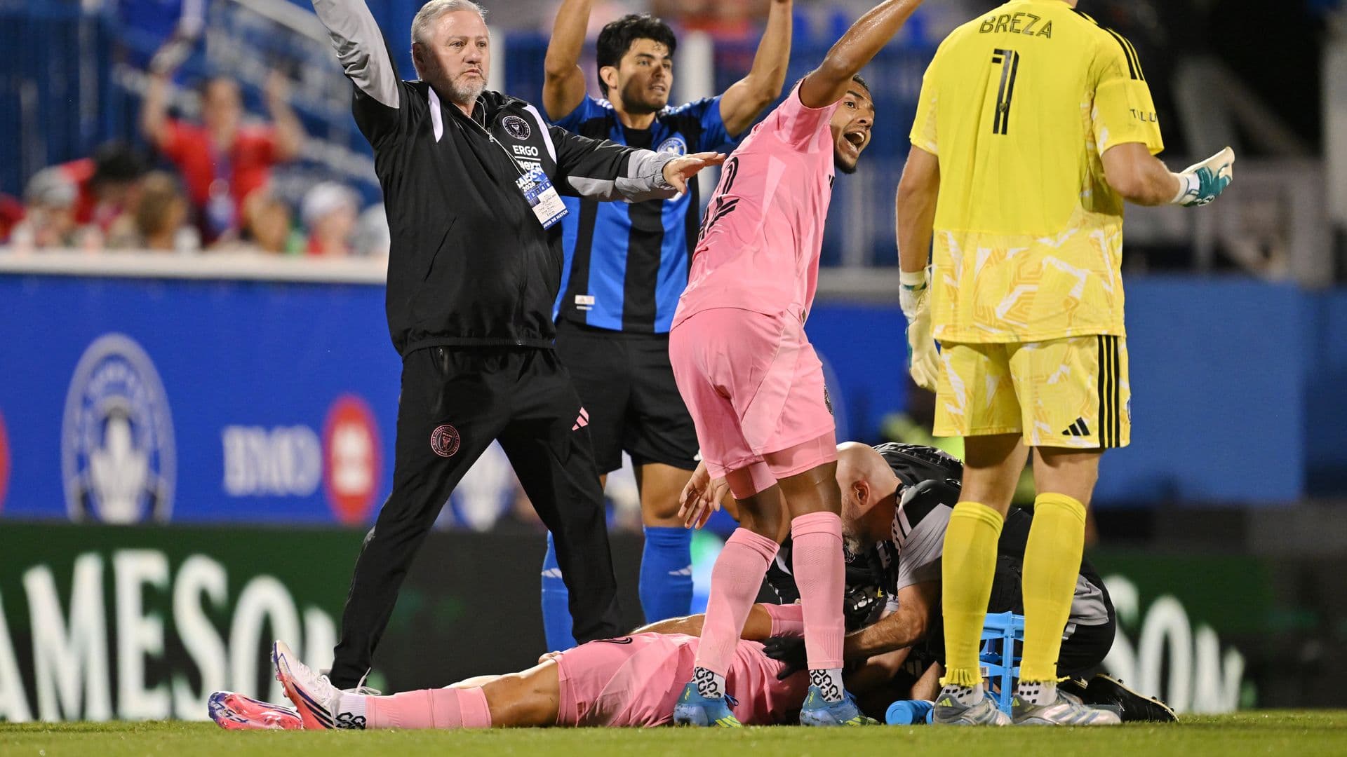 Germán Berterame Retirado en Ambulancia por Fuerte Golpe en Partido del Inter Miami