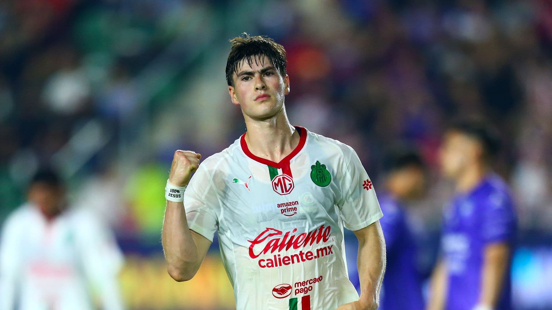 Chivas Vende a 'Hormiga' González; Mexicano Jugará en Olympiacos de Grecia