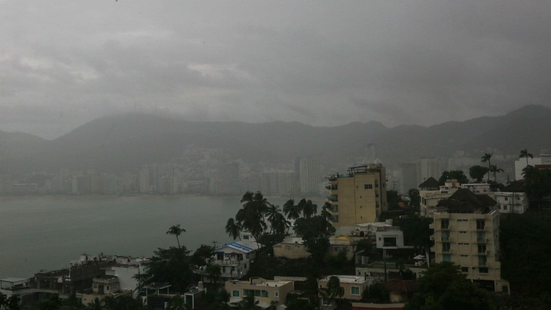 ¿Dónde Está Hoy el Huracán Simon Categoría 4? Distancia de Manzanillo y Puerto Vallarta