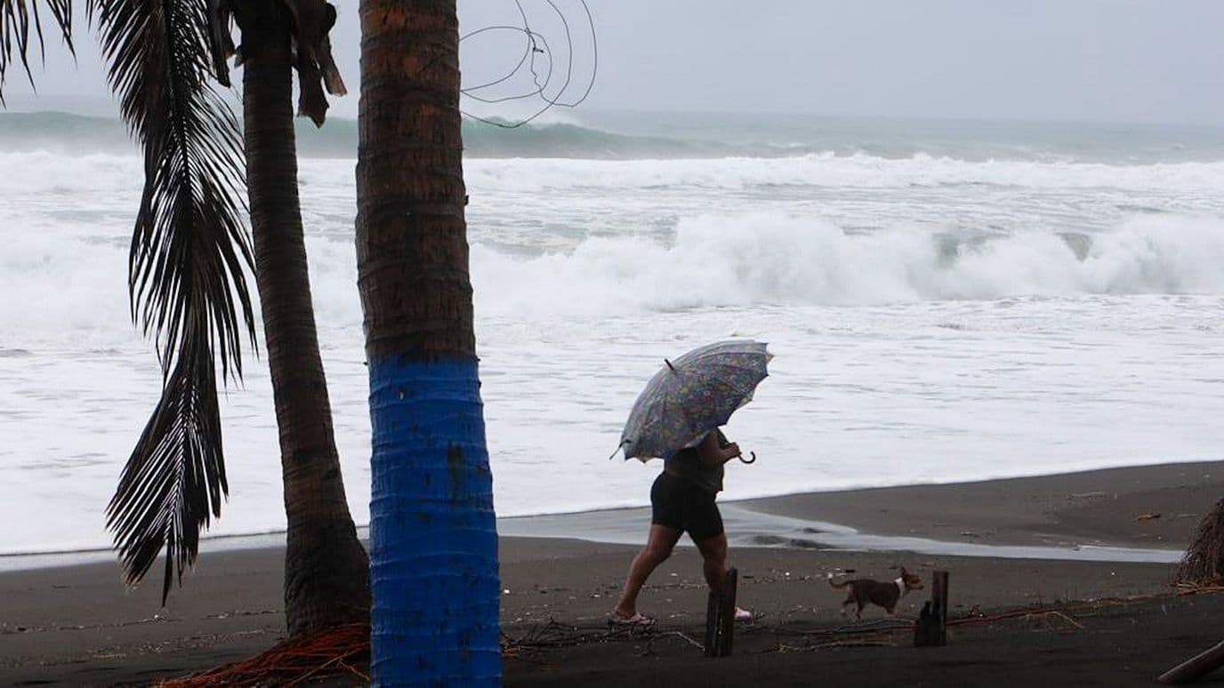 Afectaciones del huracán Simon en Colima en octubre 2026. Foto: Cuartoscuro | Archivo