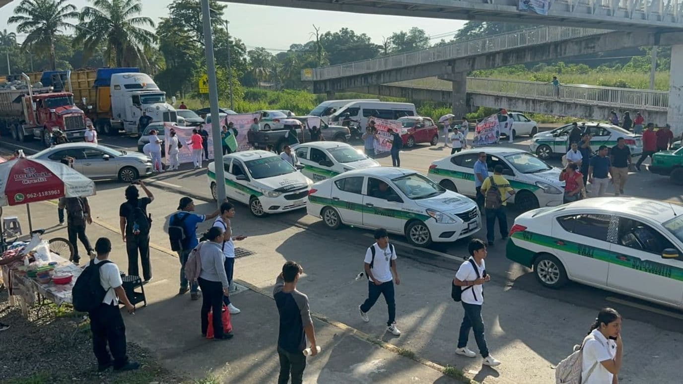 Protesta de trabajadores del IMSS en Chiapas este 15 de octubre 2026. Foto: N+