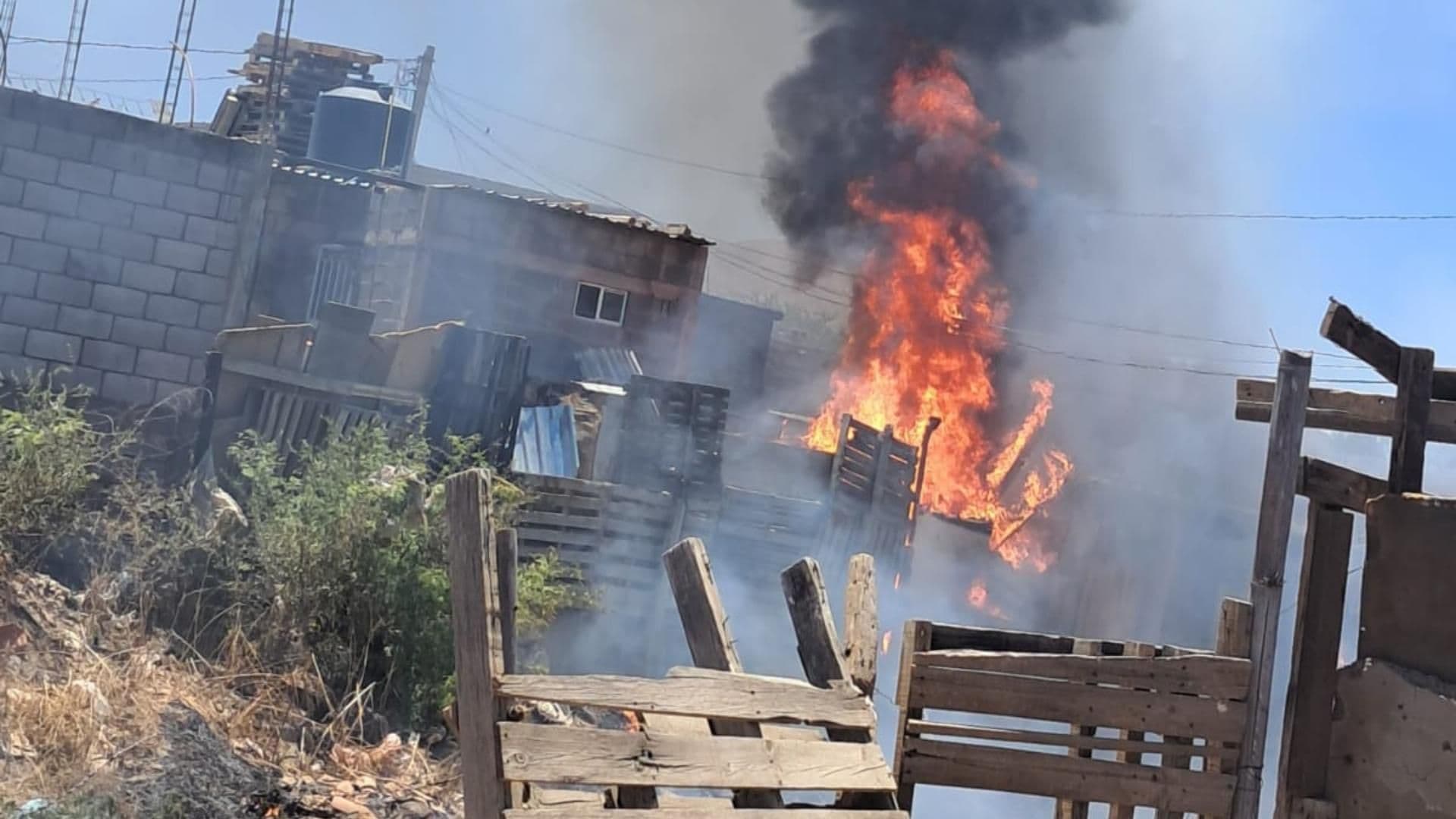 Se Registra Incendio en Casa de la Colonia Jorge Barousse en Chihuahua