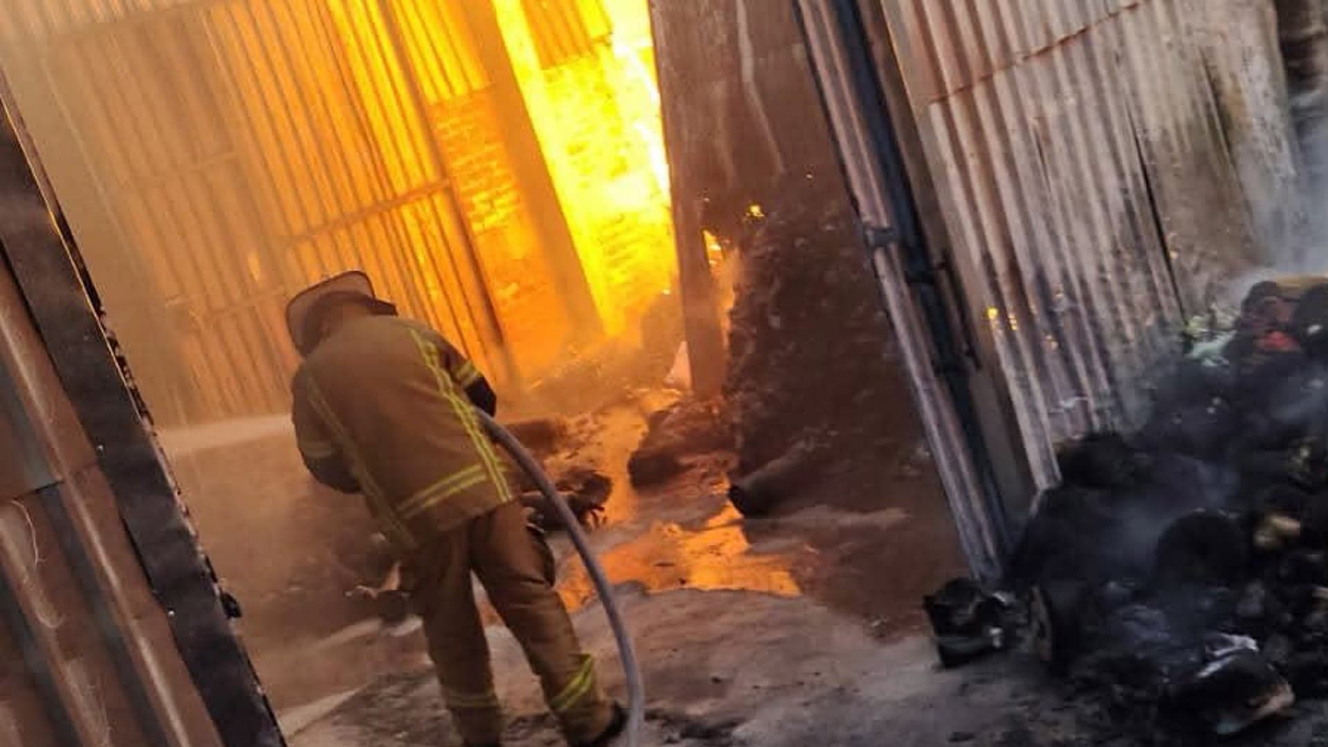 Incendio en fábrica de estopa y material para reciclaje en Morelia. Foto: Facebook @pcmichoacan