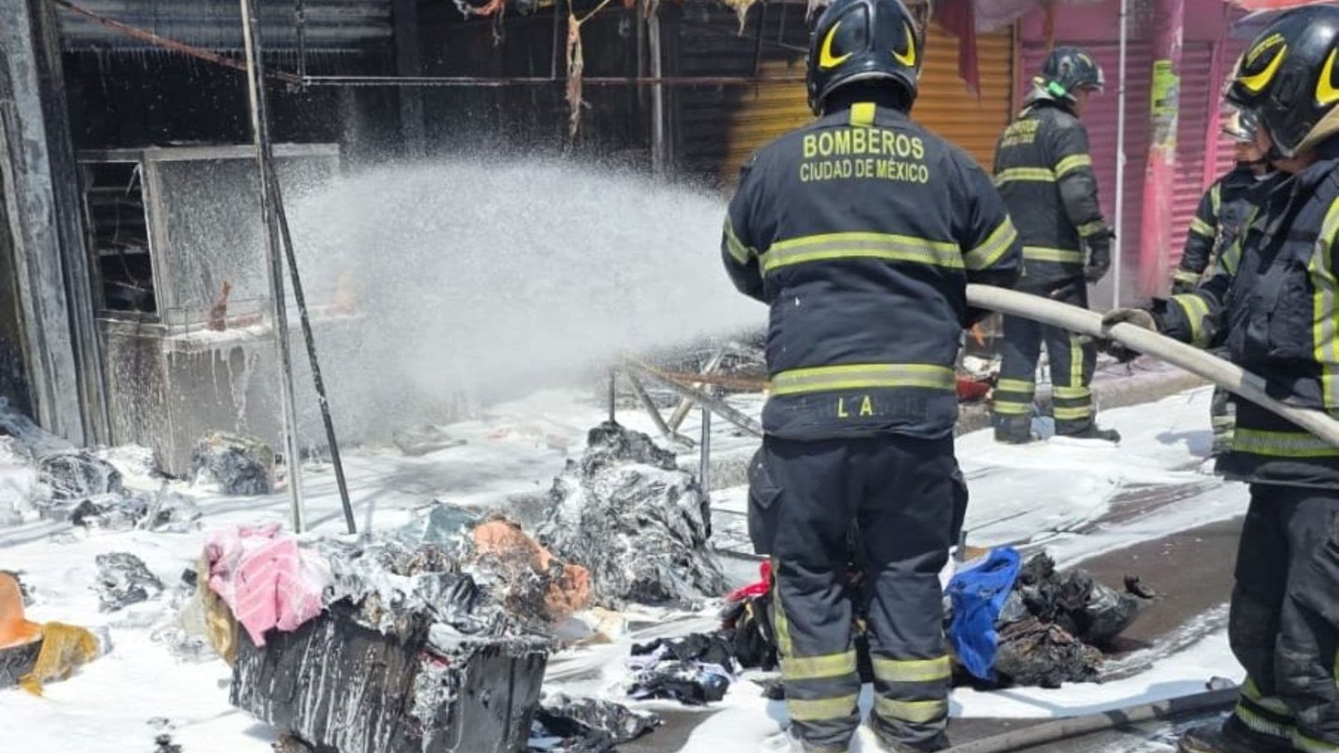 Tanque de Gas Desata Incendio en Inmediaciones de Paradero de Santa Marta en Iztapalapa, CDMX