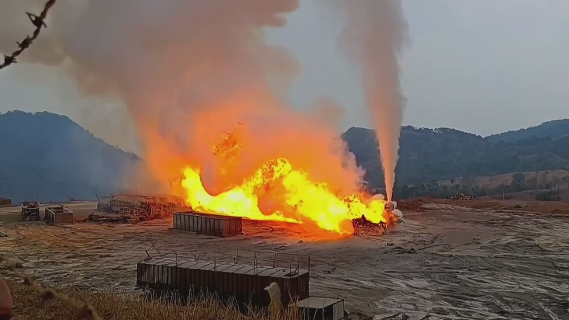 Impacta al Medio Ambiente y la Vida de Habitantes, Incendio en Pozo de Pemex en Las Choapas