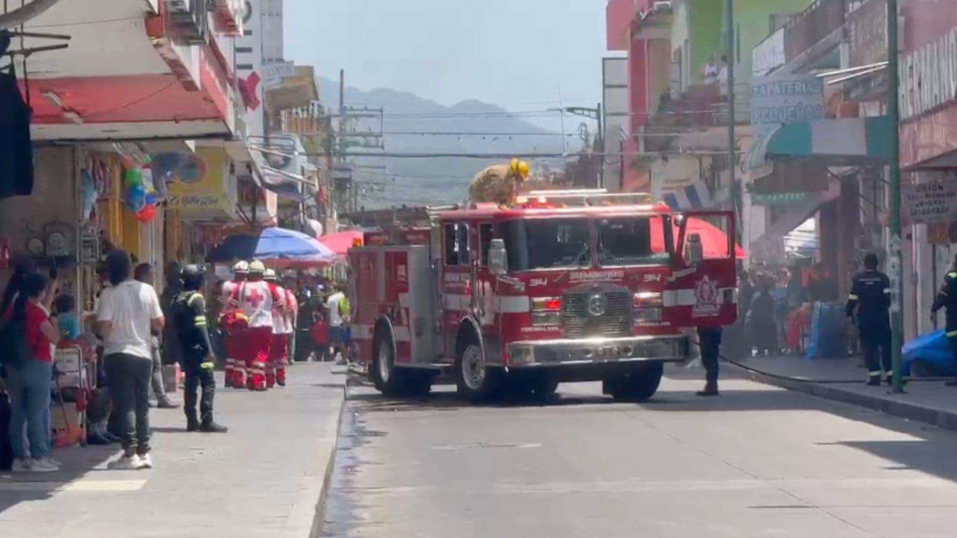 Incendio Consume Zapatería en la Zona de Mercado en Veracruz