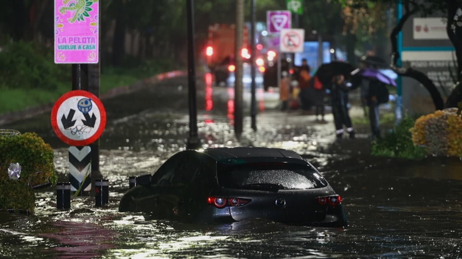 Fotos de la Tormenta al Sur de CDMX Hoy: Inundaciones, Gente Varada y Carros Bajo el Agua