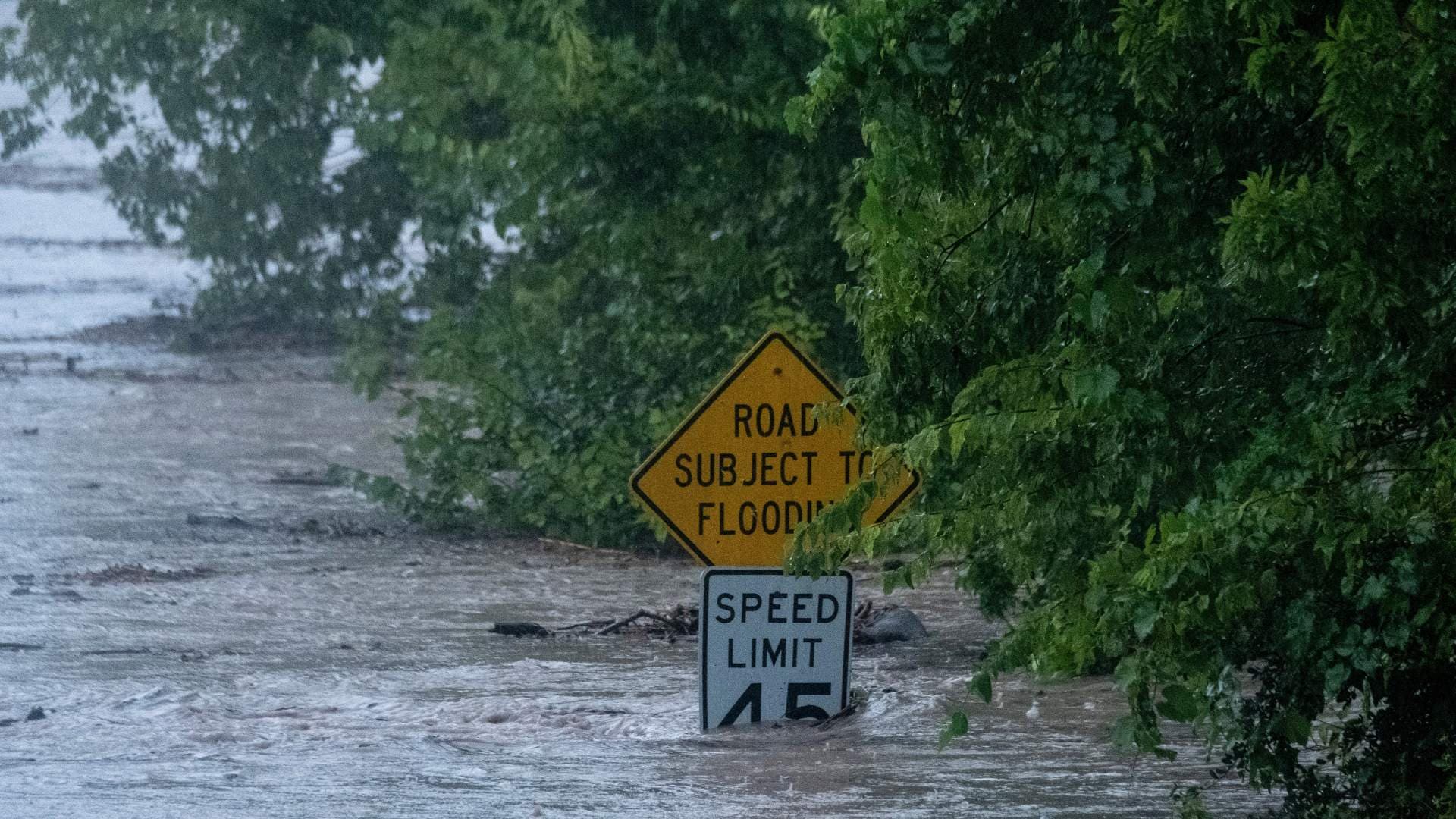 Aviso Urgente por Intensificación de Inundaciones en Texas: “Ir a Terrenos Más Altos Ahora”