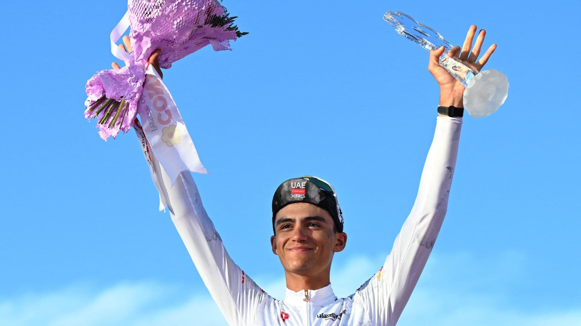 Isaac del Toro celebra su segundo lugar en el Giro de Italia 2025