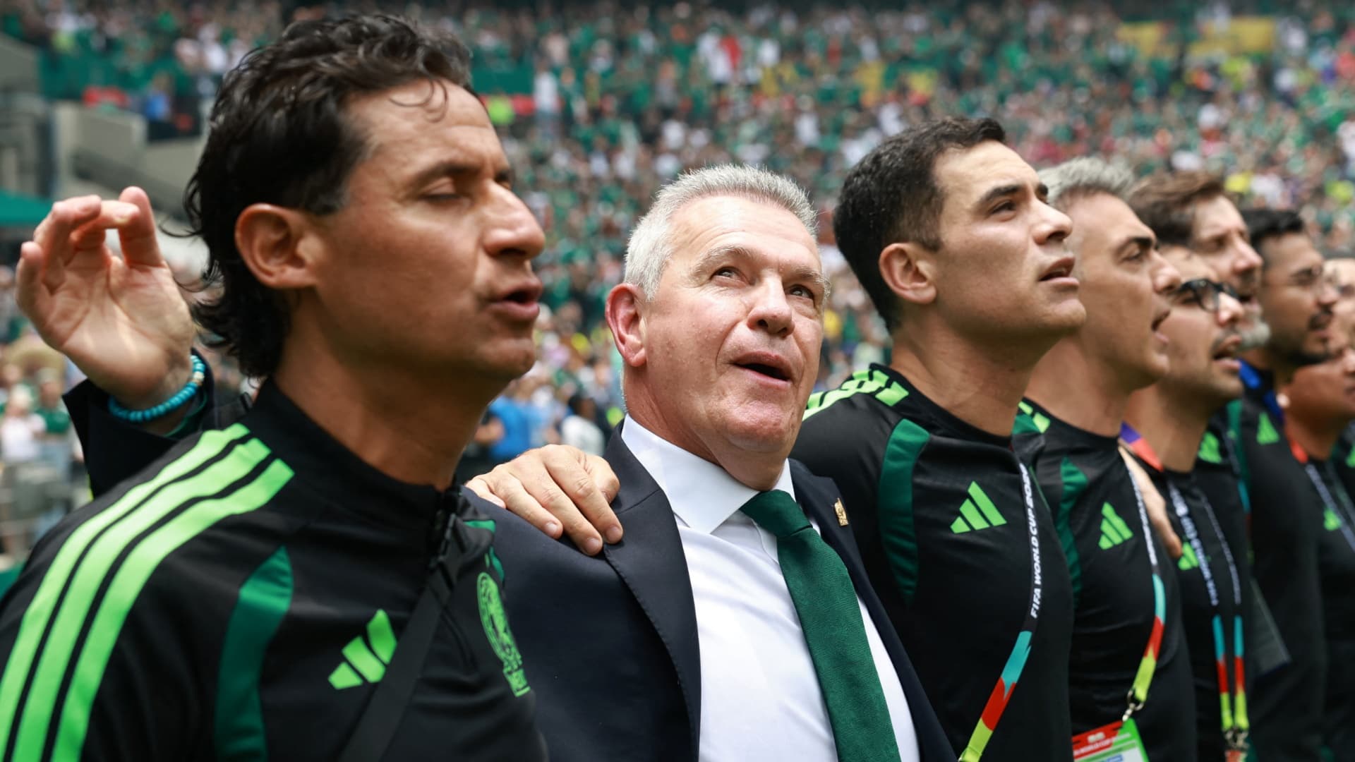 Javier Aguirre entona el himno nacional mexicano en el México vs Sudáfrica Mundial 2026