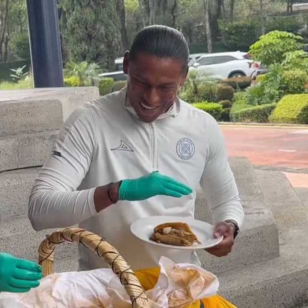 Joel Huiqui Cumple su Promesa: Invita los Tacos a Prensa que Cubre Cruz Azul