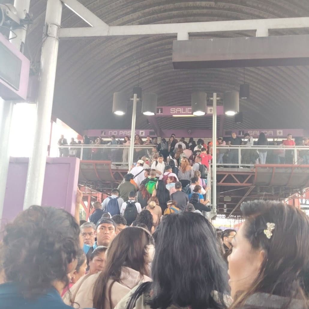 Usuarios de Línea A del Metro CDMX reportan estaciones sin servicio