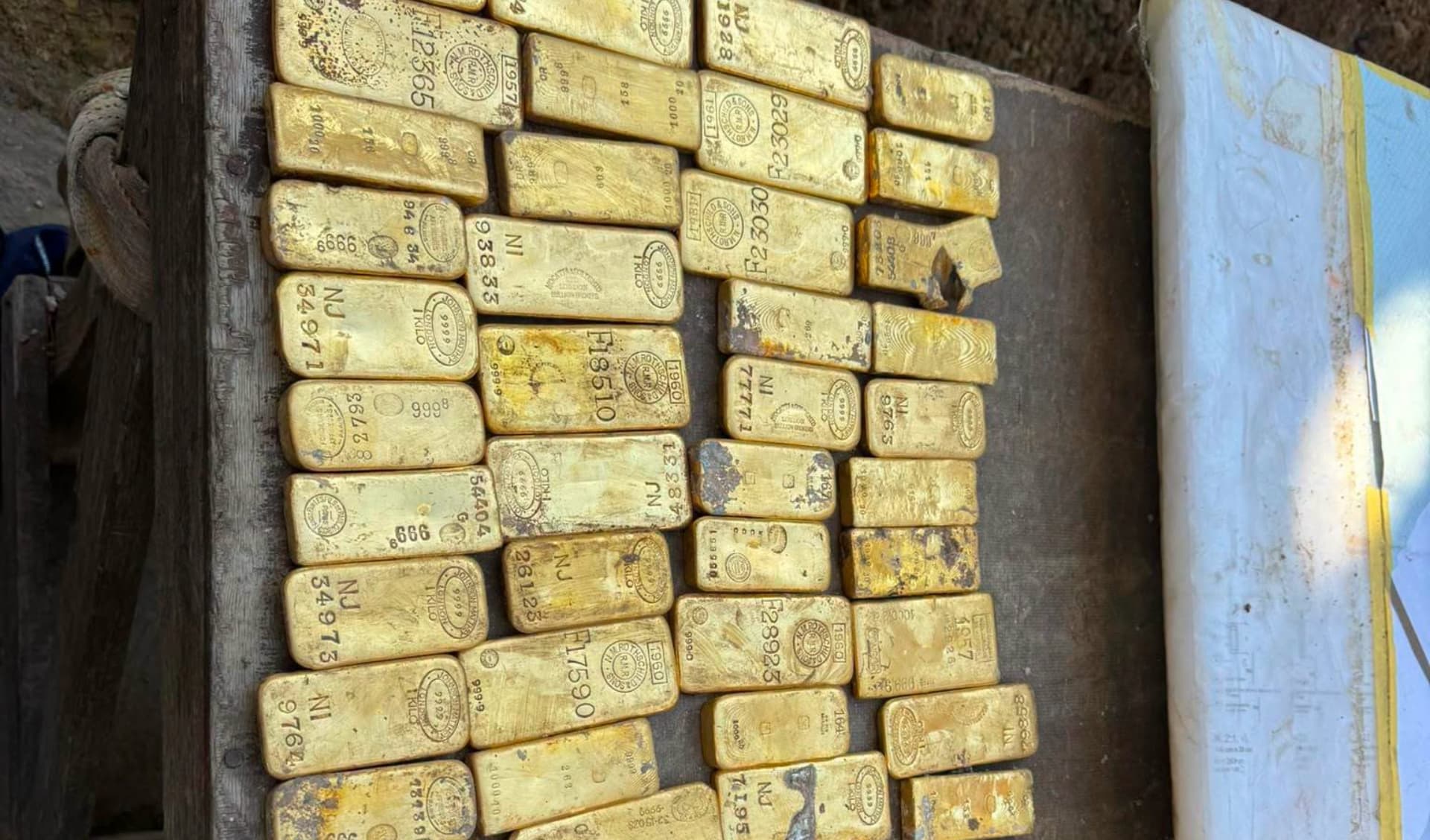 Trabajadores encontraron lingotes y monedas de oro en una construcción en Bélgica.