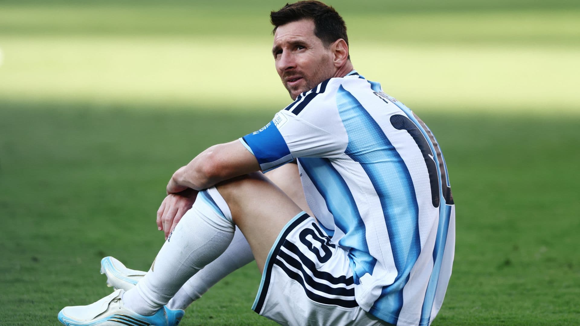 Messi Presenta Una Camiseta Especial para Su Despedida de 'La Albiceleste'