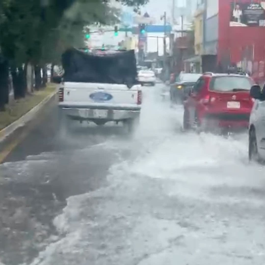 Calles encharcadas por lluvias en Monterrey