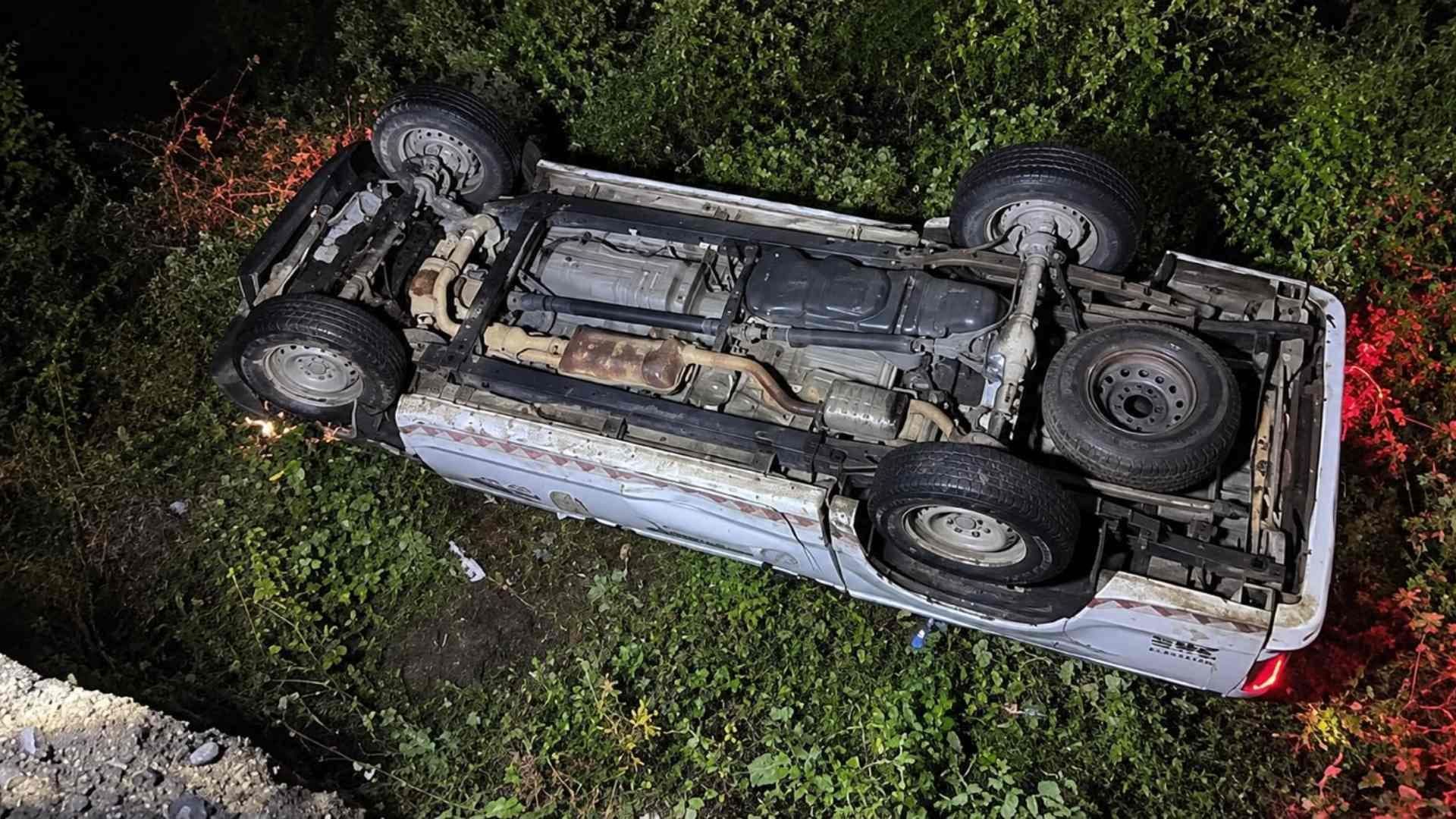 Localizan Camioneta Presuntamente Asignada a SEDARPA Volcada en Veracruz