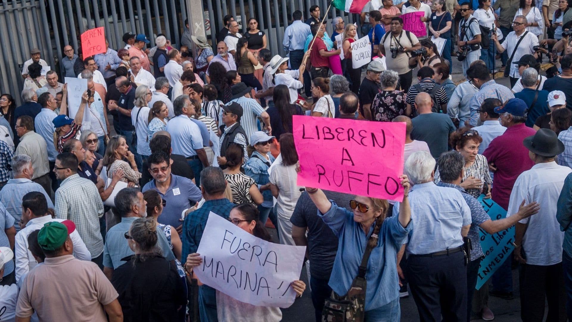 Manifestación a favor del exgobernador de Baja California