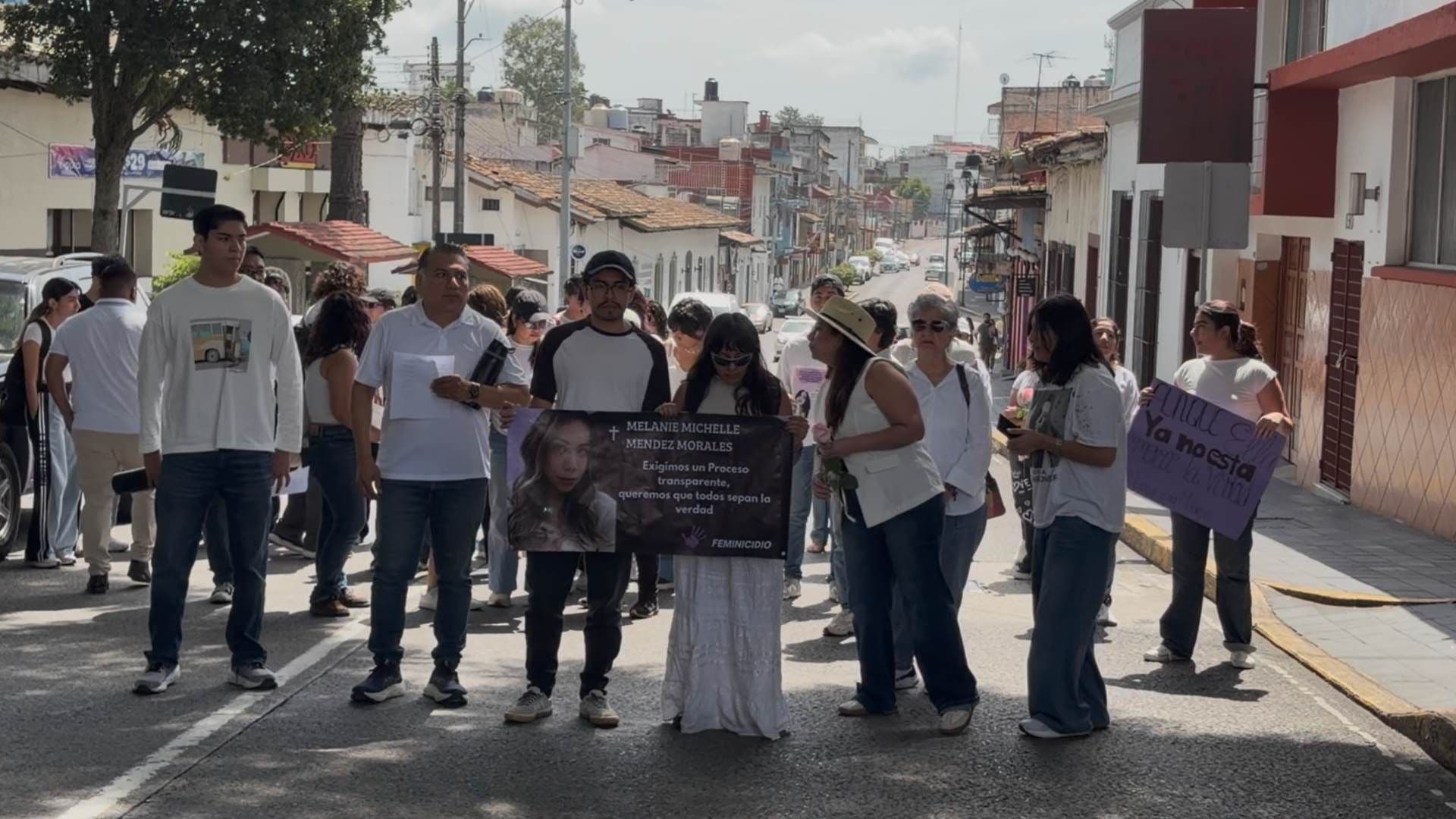Marchan para Exigir Justicia a la Muerte de la Joven Melanie Michelle en Veracruz