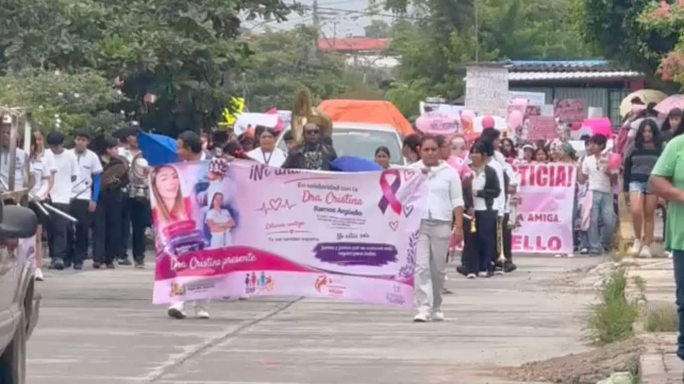 Realizan Nueva Marcha por Justicia a la Muerte de la Doctora Cristina en Veracruz