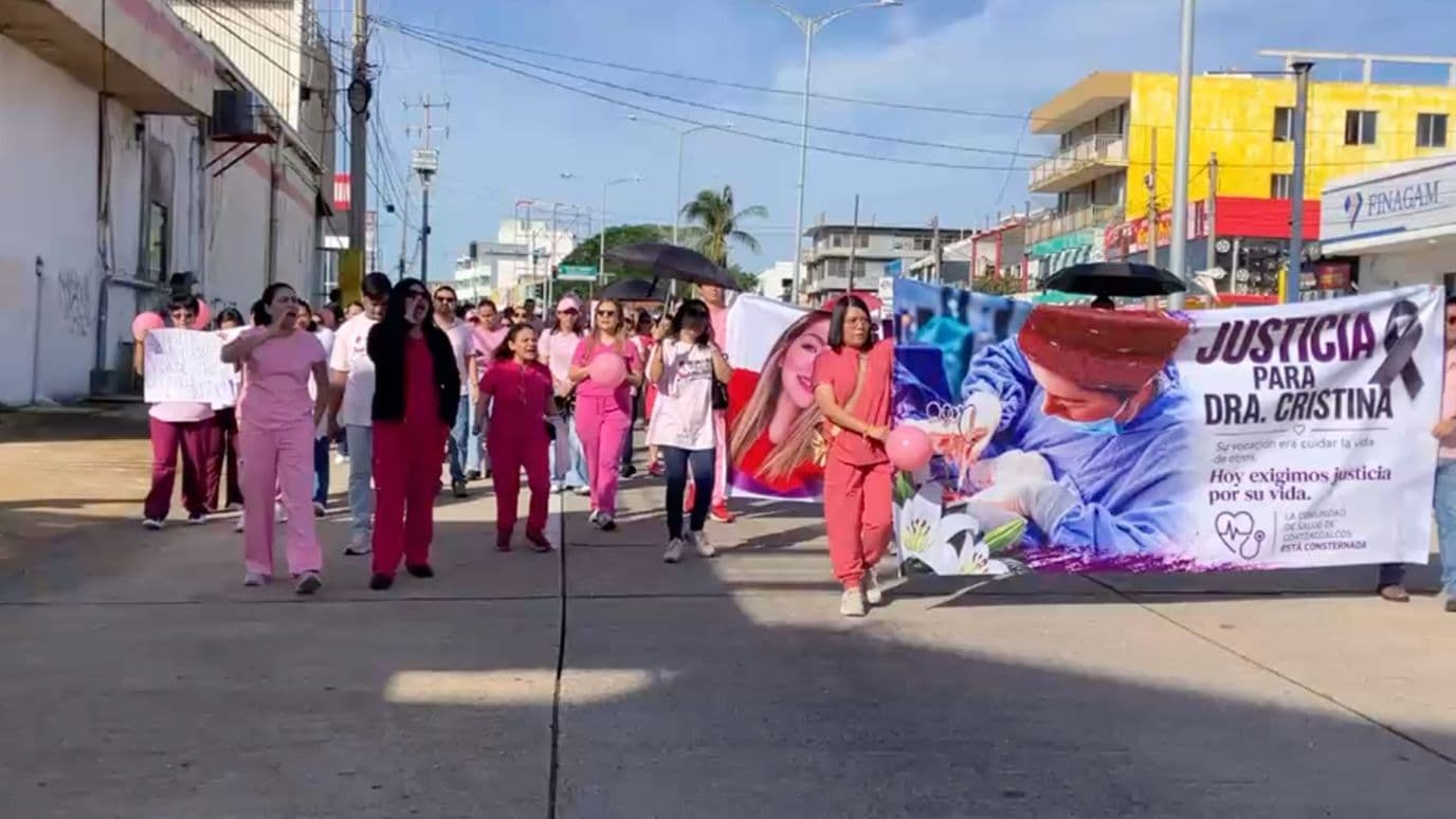 Marchan para Pedir Justicia por el Feminicidio de la Doctora Cristina en Veracruz