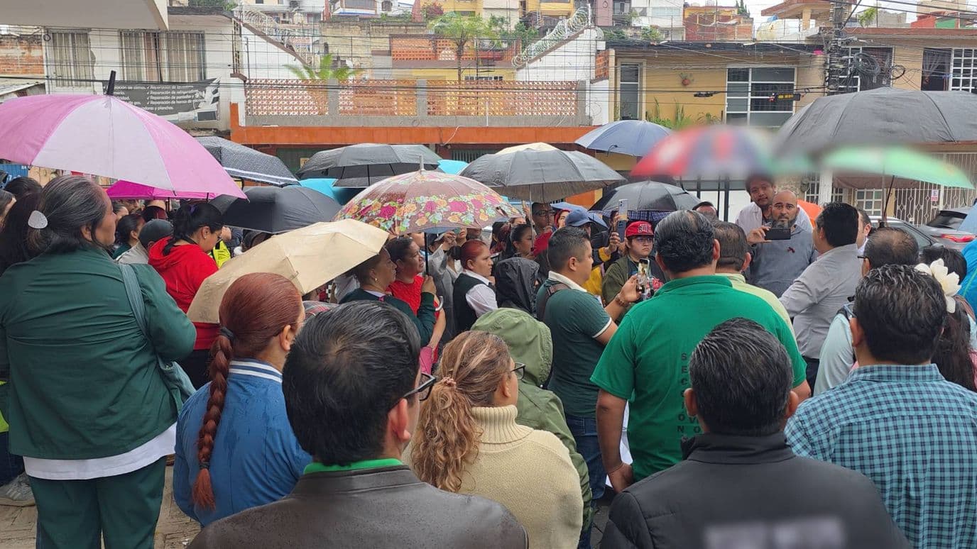 Médicos se Manifiestan en IMSS de Xalapa; Piden Aumento Salarial