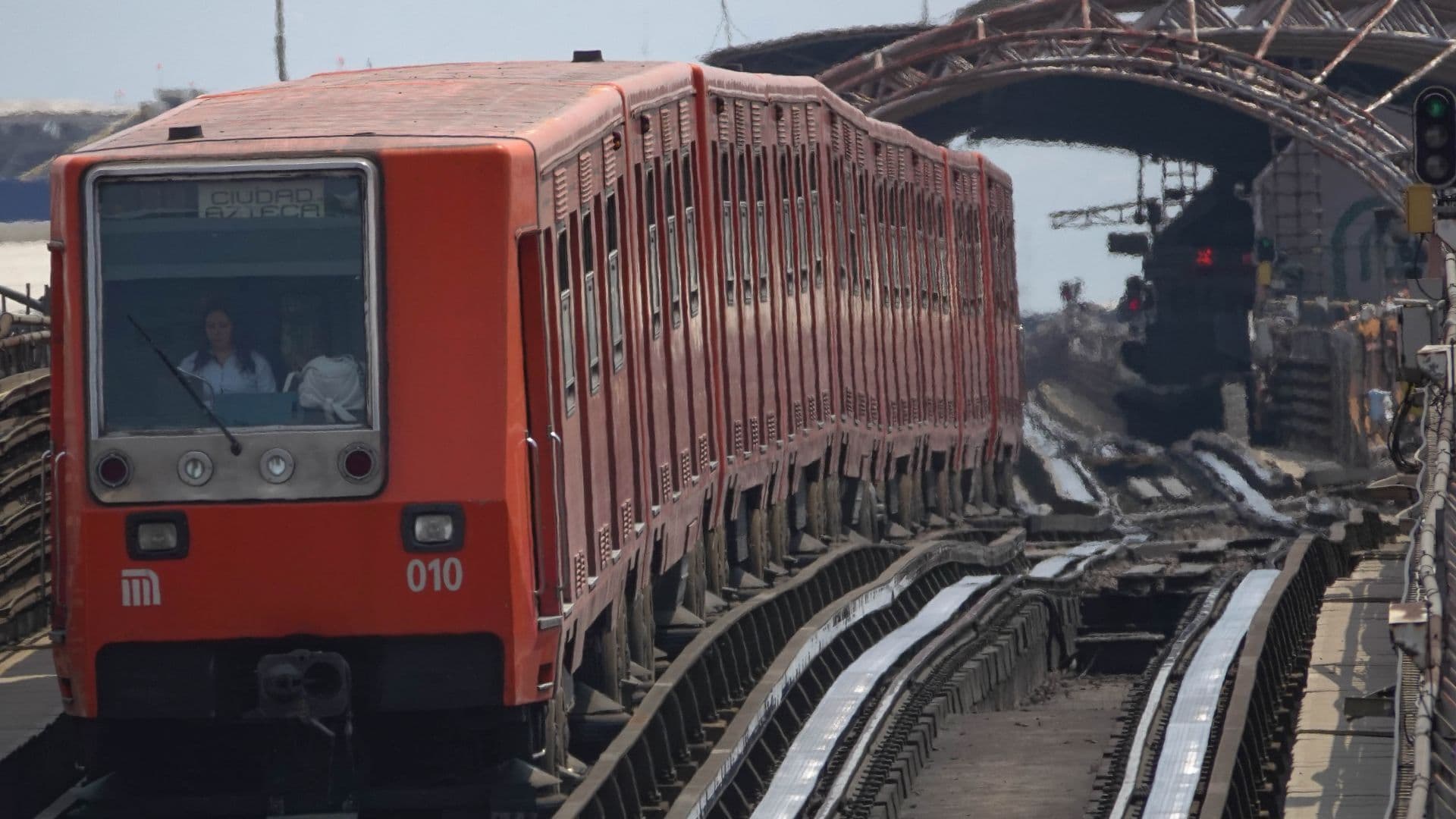 Metro CDMX: ¿Qué Estaciones Están Cerradas Hoy por Bloqueo de la CNTE en AICM?