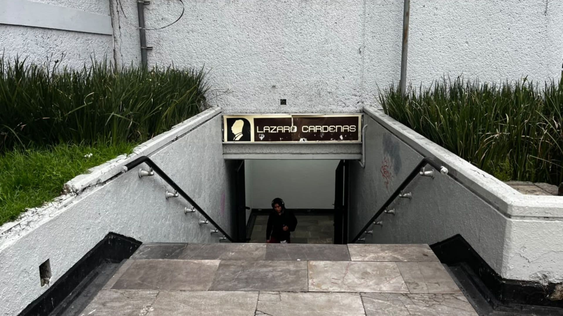 Metro Lázaro Cárdenas de la Línea 9