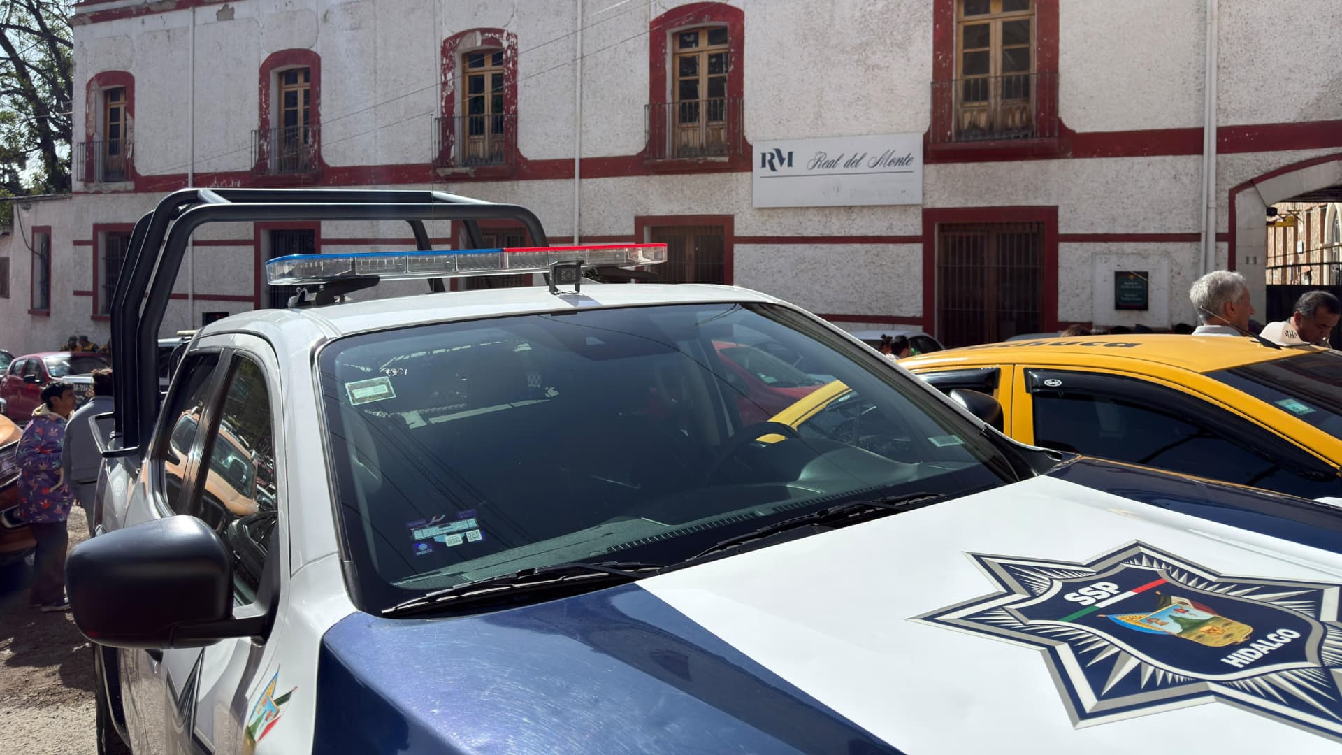 Servicios de emergencia luego del reporte de un derrumbe en Mina de Loreto en Pachuca
