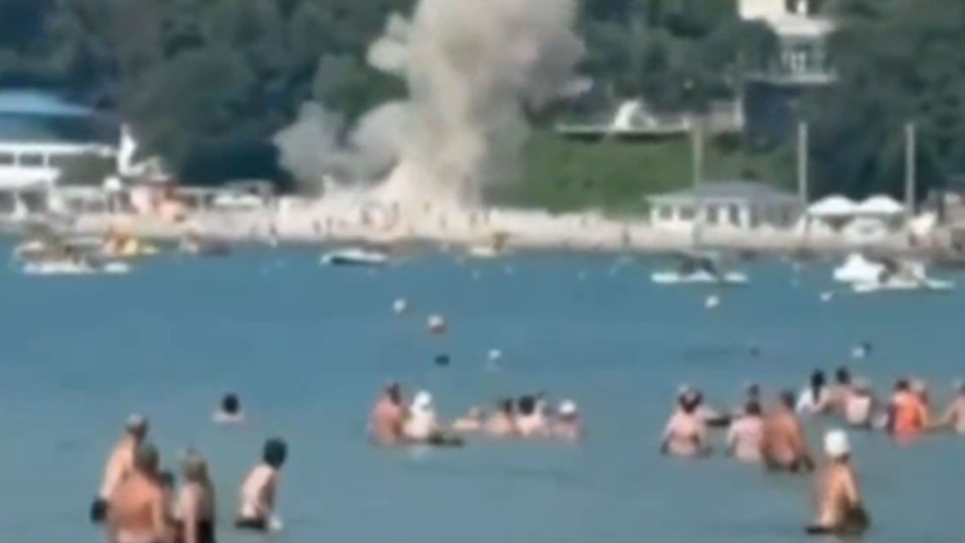 Video del Momento Exacto en que Dron Cae en Playa de Rusia: Hay 6 Muertos