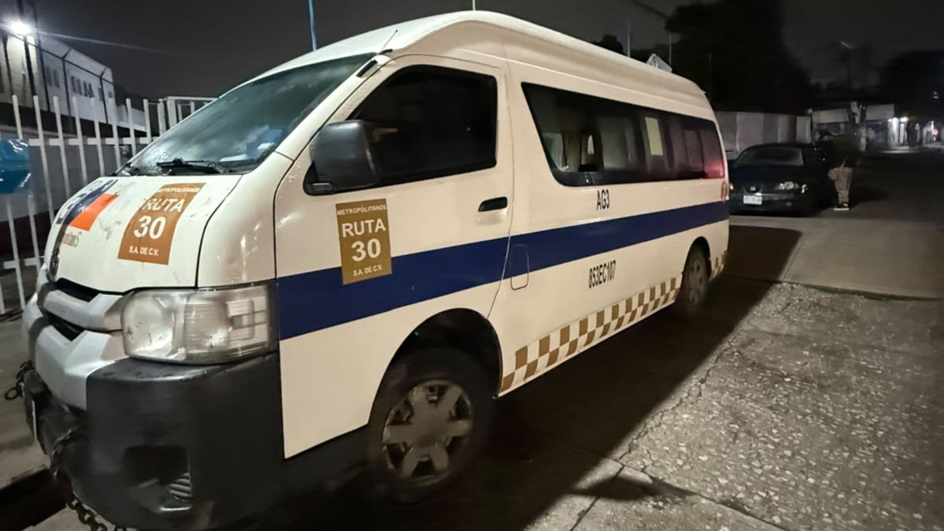 Unidad de transporte público donde iban las 6 personas que murieron.
