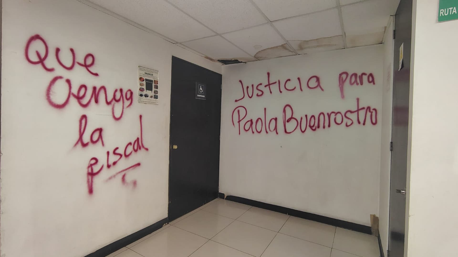 Manifestantes irrumpieron en edificio de la Fiscalía CDMX