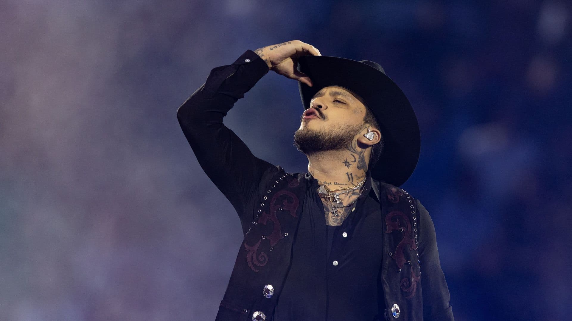 Padre de Christian Nodal Rompe el Silencio sobre el Supuesto Distanciamiento con su Hijo